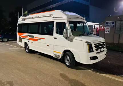 17 Seater Tempo Traveller