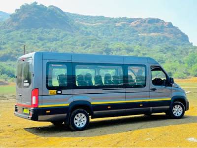 17 Seater Urbania Traveller